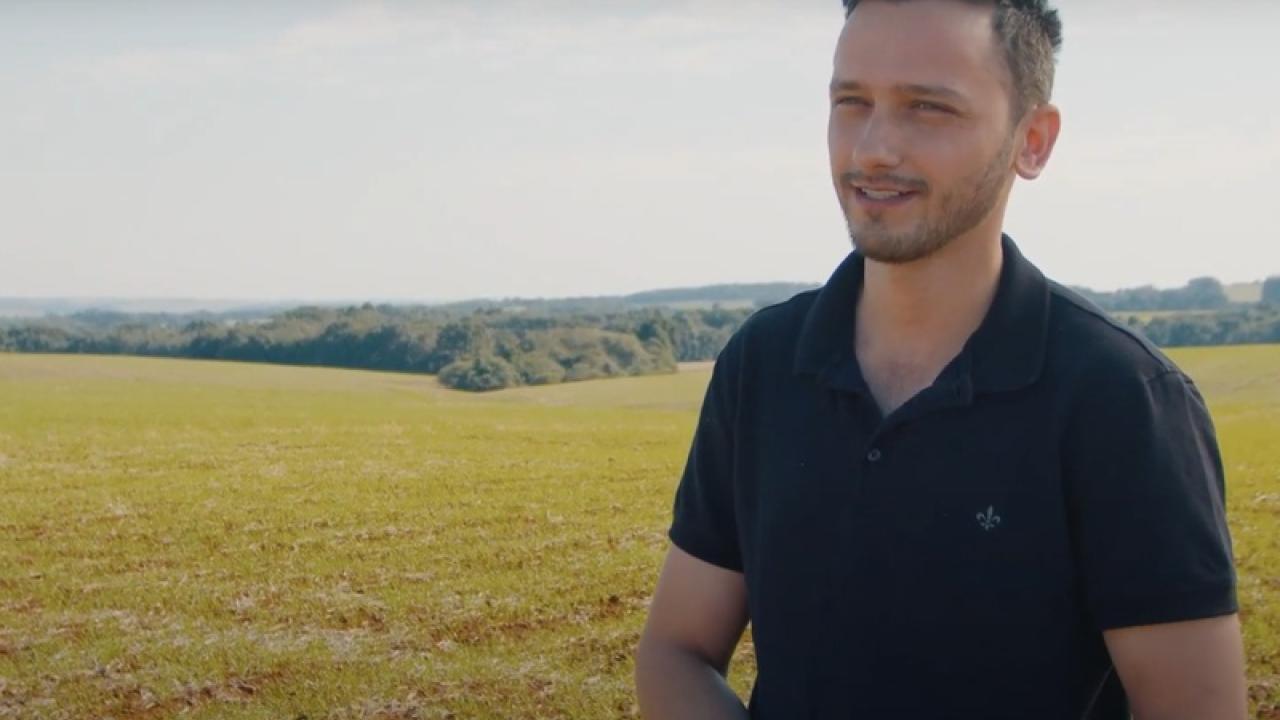 Ronei Gaviraghi, produtor em Mangueirinha (PR), conquistou o primeiro lugar na categoria sequeiro com o híbrido AS 1757 PRO4, atingindo a marca de 270 sc/ha.